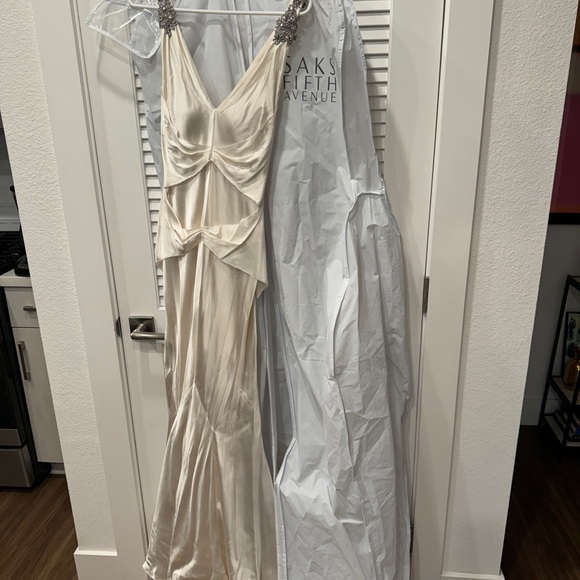 Vera Wang Old Hollywood Glam satin wedding dress - Picture 7 of 16